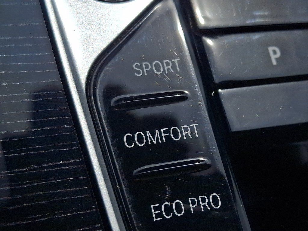 Used 2025 BMW X7 xDrive40i w/ M Sport Package AWD/4WD image 27