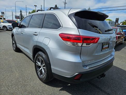 Used 2017 Toyota Highlander LE AWD/4WD image 6