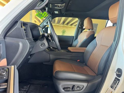 Used 2024 Lexus GX 550 w/ Accessory Package (Z1) AWD/4WD image 11