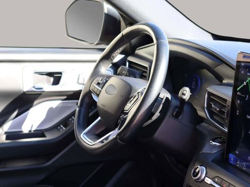 Used 2020 Ford Explorer Platinum w/ Premium Technology Package image 41