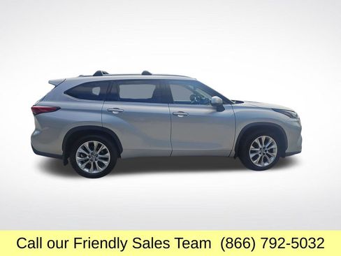 Used 2022 Toyota Highlander Limited AWD/4WD image 7