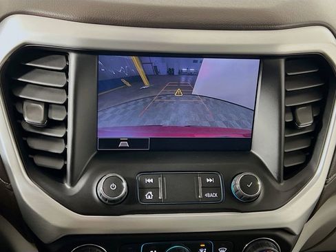 Used 2023 GMC Acadia SLT image 13