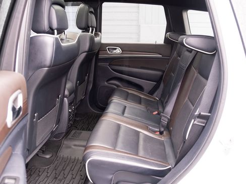 Used 2014 Jeep Grand Cherokee Overland w/ Mopar Chrome Edition Group image 19