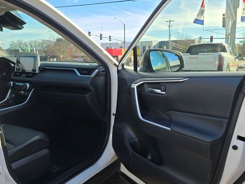 Used 2019 Toyota RAV4 XLE Premium image 10