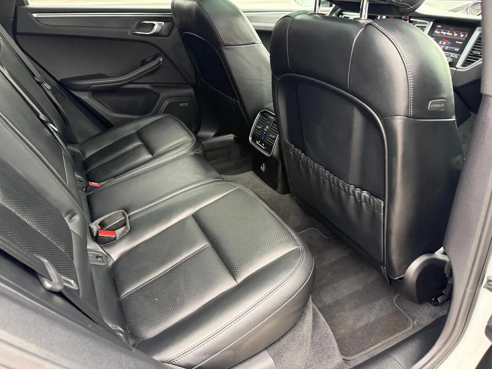 Used 2018 Porsche Macan GTS AWD/4WD image 31