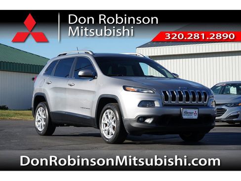 Used 2017 Jeep Cherokee Latitude image 1