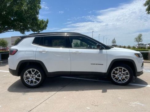 Used 2025 Jeep Compass Limited AWD/4WD image 4