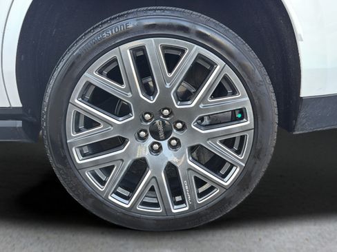 Used 2025 GMC Yukon Denali Ultimate AWD/4WD image 33