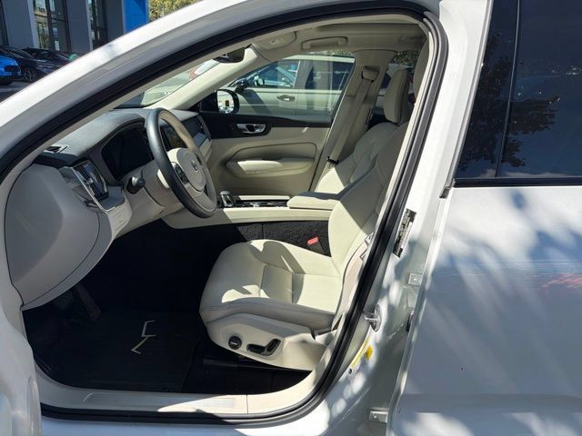 Used 2025 Volvo XC60 B5 Plus w/ Protection Package Premier AWD/4WD image 9
