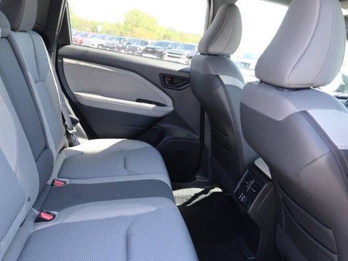 Used 2025 Subaru Forester Premium AWD/4WD image 16