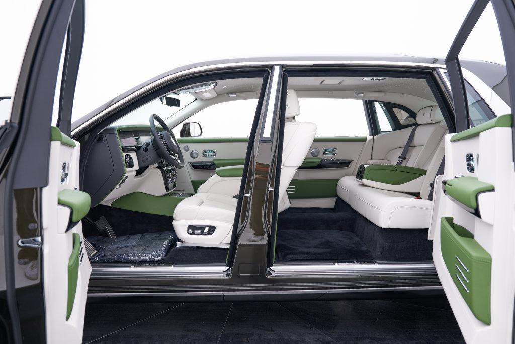 Used 2026 Rolls-Royce Phantom Extended Wheelbase RWD image 45