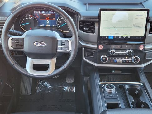 Used 2024 Ford Expedition Max XLT image 28