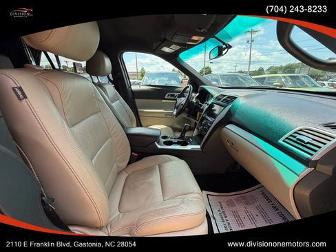 Used 2015 Ford Explorer XLT w/ Equipment Group 202B FWD image 12
