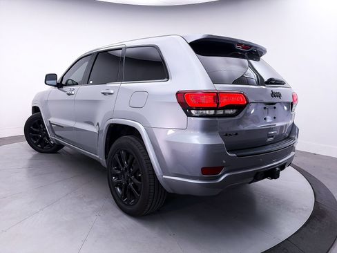Used 2021 Jeep Grand Cherokee Laredo X AWD/4WD image 2