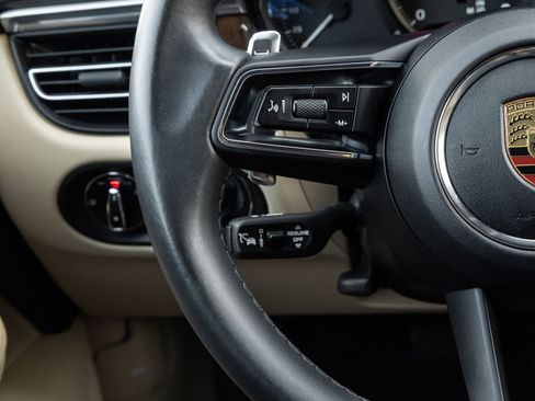 Certified 2023 Porsche Macan AWD/4WD image 15