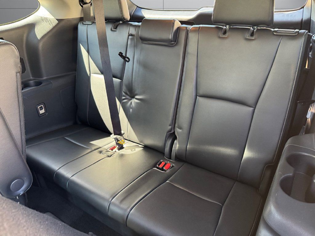Certified 2022 Toyota Highlander Platinum AWD/4WD image 16