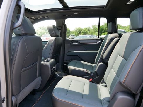 New 2026 GMC Acadia AT4 w/ Luxury Package AWD/4WD image 8