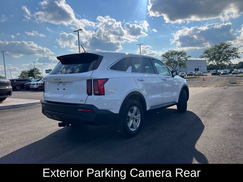 Used 2023 Kia Sorento LX AWD/4WD image 3