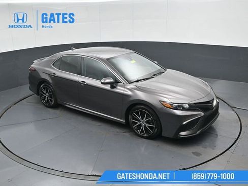 Used 2022 Toyota Camry SE image 43