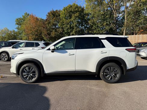 New 2025 Nissan Pathfinder SV image 9