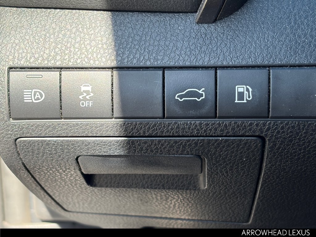 Used 2018 Toyota Camry SE FWD image 16