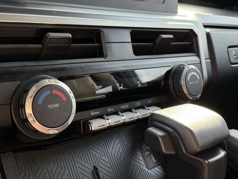 Used 2025 Toyota 4Runner 4WD image 19