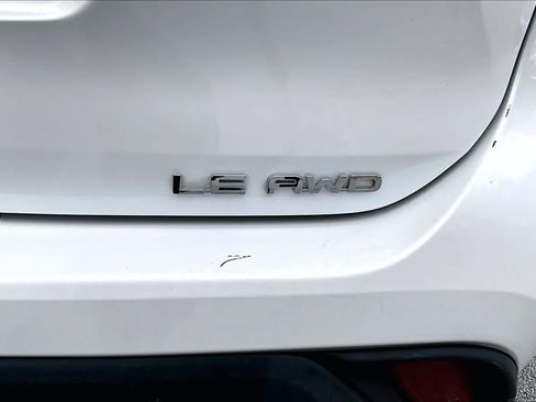 Used 2023 Toyota Highlander LE AWD/4WD image 10