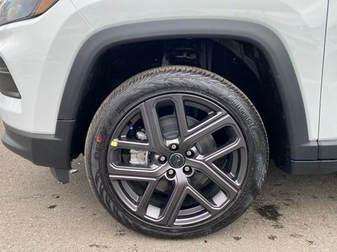 New 2026 Jeep Compass Latitude image 16