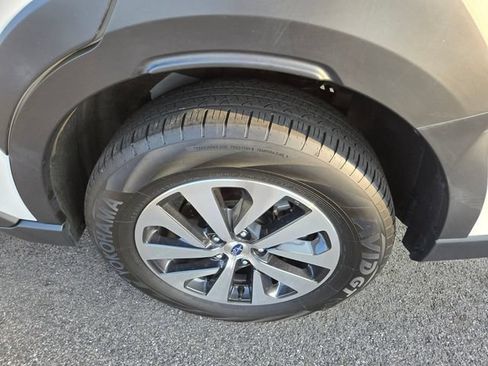 Used 2024 Subaru Outback Premium AWD/4WD image 4