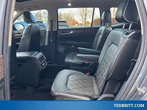 Used 2024 Volkswagen Atlas SEL Premium R-Line image 12