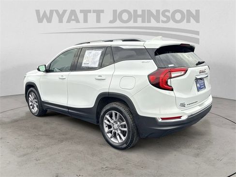 Used 2024 GMC Terrain SLT image 3