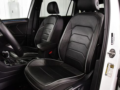 Used 2022 Volkswagen Tiguan SEL R-Line AWD/4WD image 28