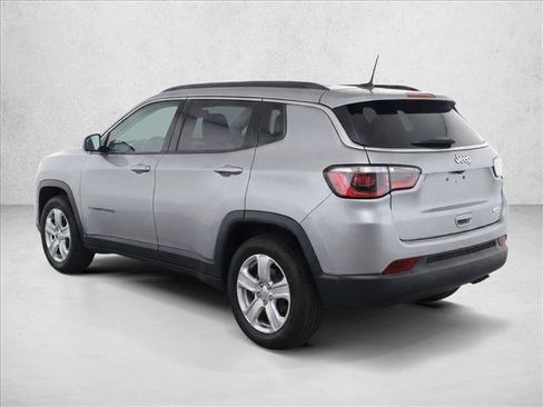 Used 2022 Jeep Compass Latitude FWD image 5