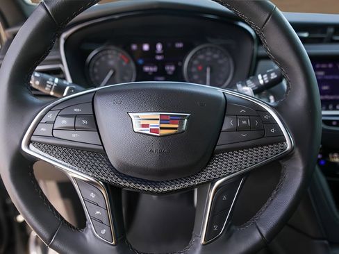 Certified 2024 Cadillac XT5 Sportv w/ Technology Package AWD/4WD image 12