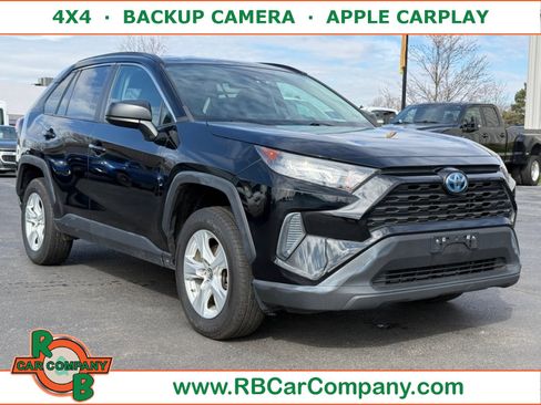Used 2021 Toyota RAV4 LE image 1