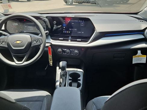 Used 2025 Chevrolet Trax LS FWD image 19