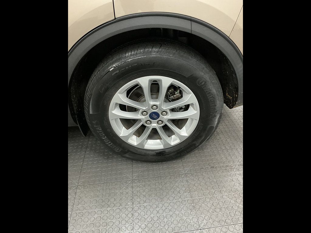 Used 2020 Ford Escape SE FWD image 32