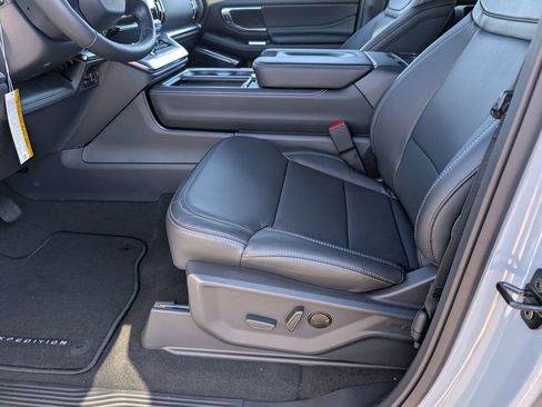 New 2026 Ford Expedition Platinum w/ Stealth Appearance Package image 9