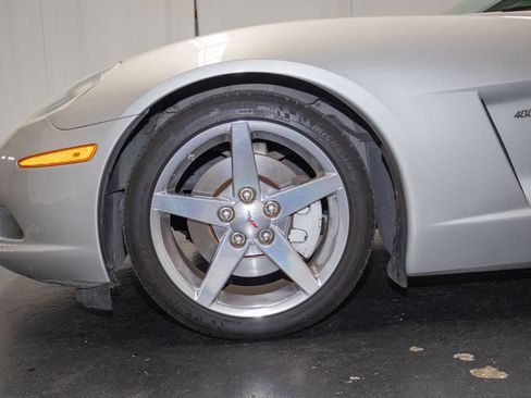 Used 2005 Chevrolet Corvette Coupe w/ Preferred Equipment Group RWD image 8