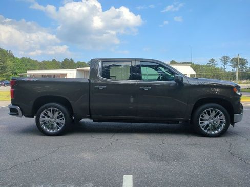 Used 2023 Chevrolet Silverado 1500 LTZ w/ LTZ Premium Package AWD/4WD image 4