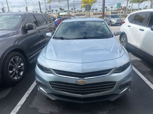Used 2018 Chevrolet Malibu LT image 2