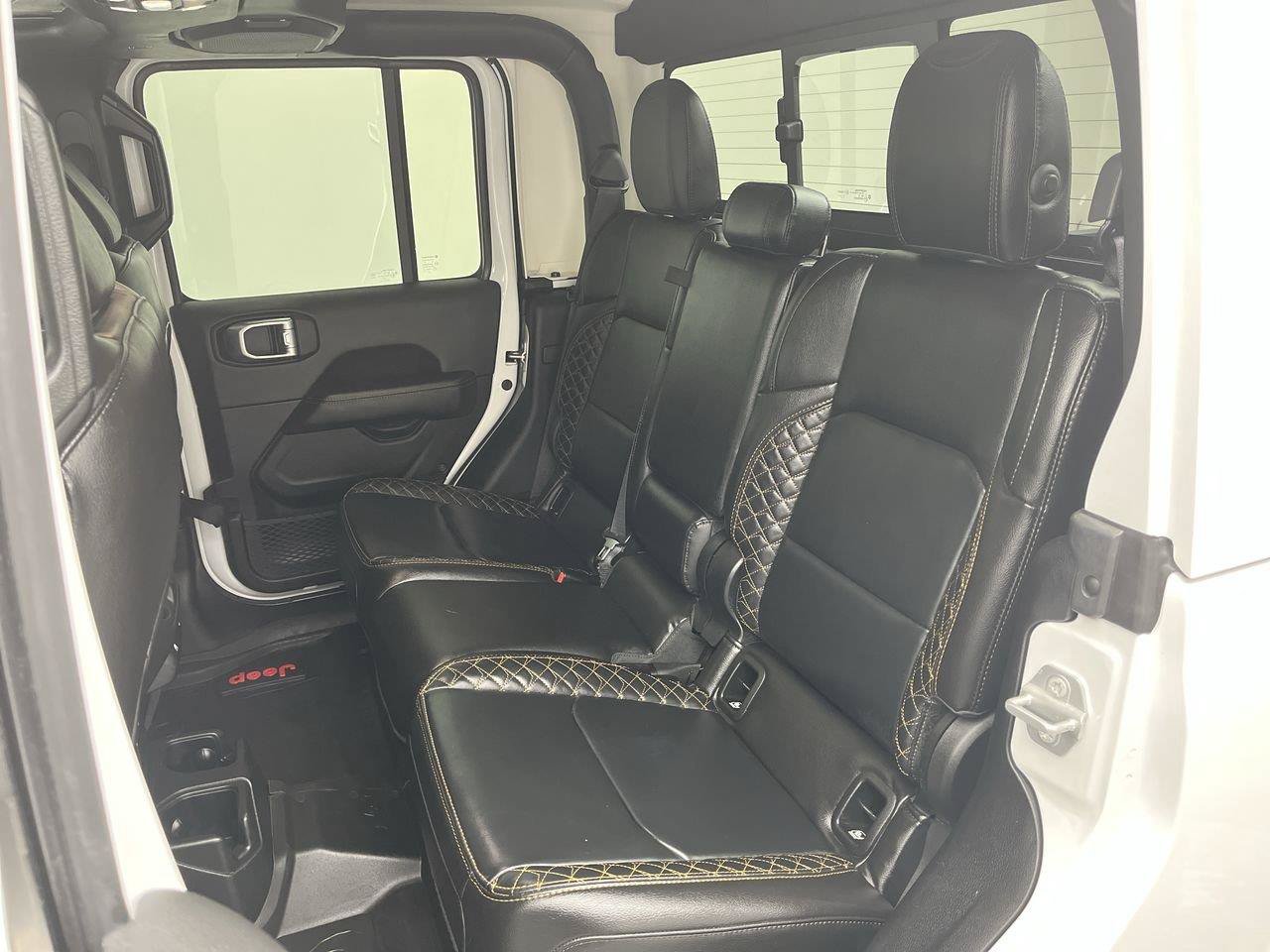 Used 2022 Jeep Gladiator Overland AWD/4WD image 12