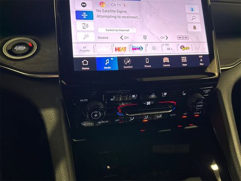 New 2025 Jeep Grand Cherokee Overland w/ Adv Protech Group III image 24