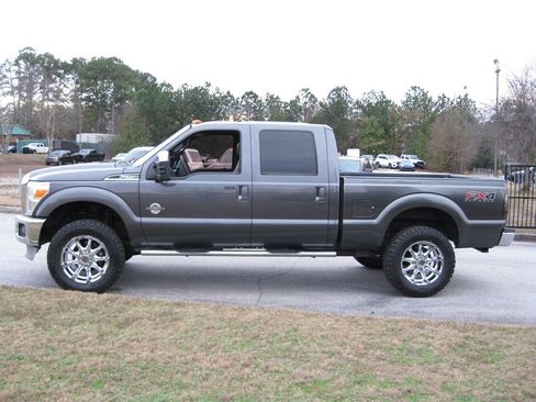 Used 2015 Ford F250 Lariat w/ Chrome Package image 4