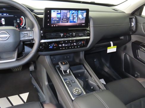 New 2026 Nissan Pathfinder Platinum image 41