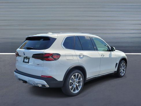 New 2026 BMW X5 xDrive40i w/ Climate Comfort Package AWD/4WD image 3