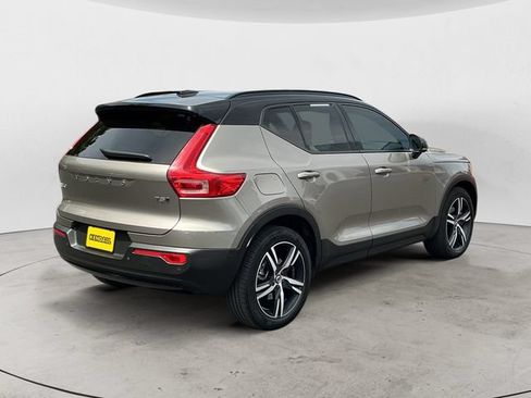 Used 2022 Volvo XC40 T5 R-Design w/ Advanced Package AWD/4WD image 5