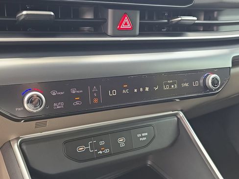 New 2027 Kia Carnival FWD image 25