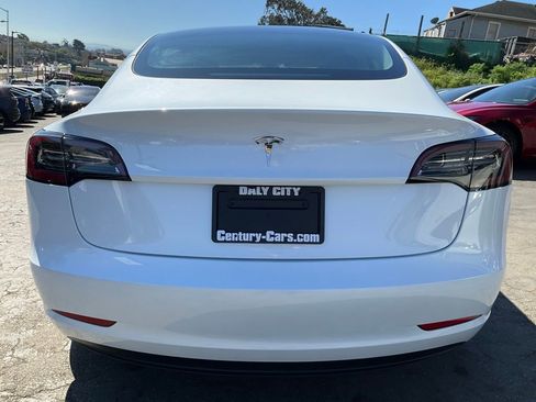 Used 2023 Tesla Model 3 Standard Range image 4