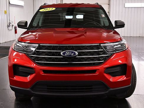 Used 2023 Ford Explorer XLT image 2